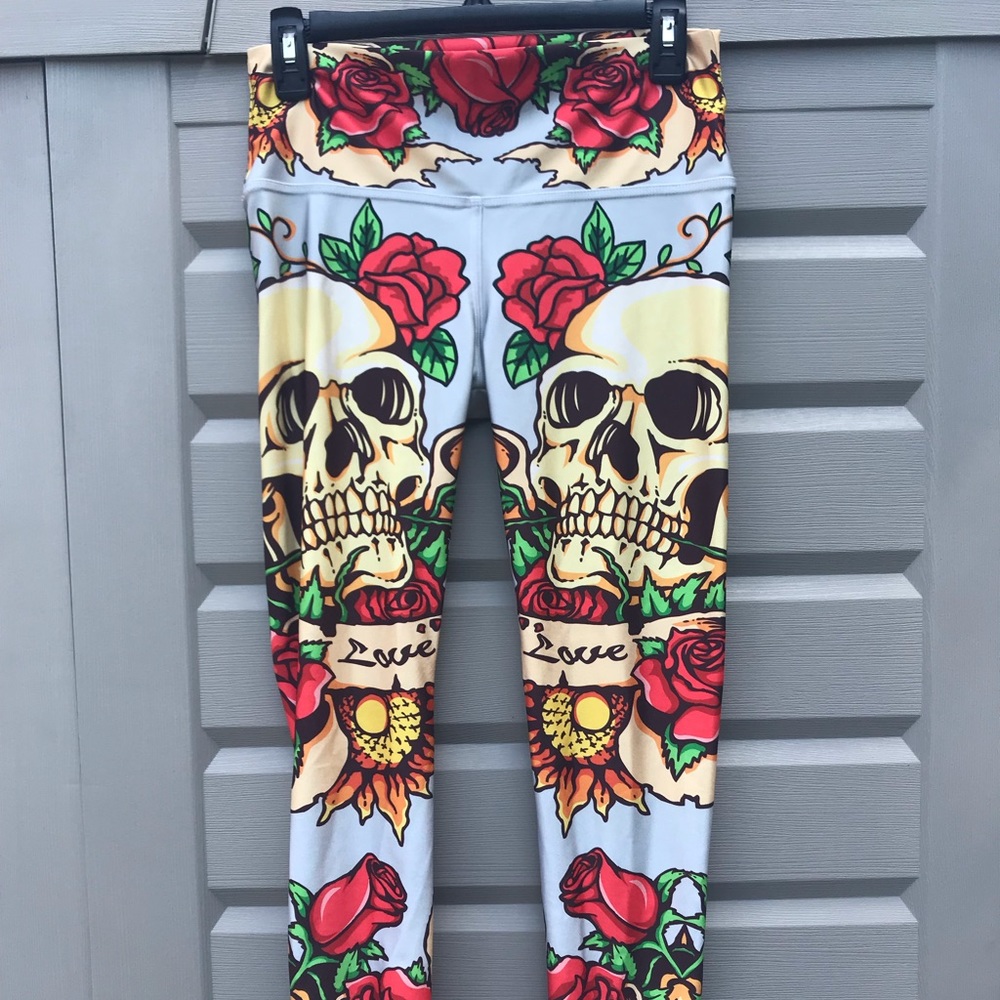 Skull and roses yoga leggings